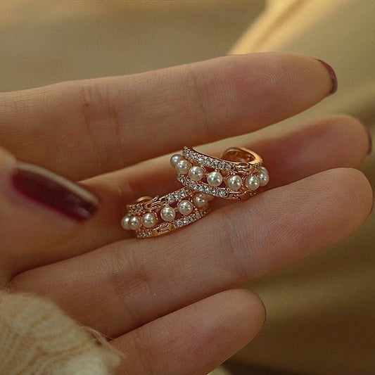 A Pair Round Gold Pearl Earrings