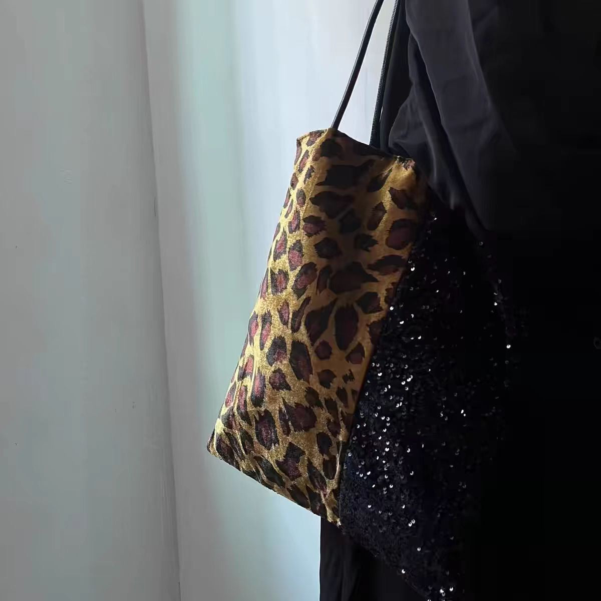 Retro Print Leopard Print Patchwork Sequin Shoulder Bag for Women