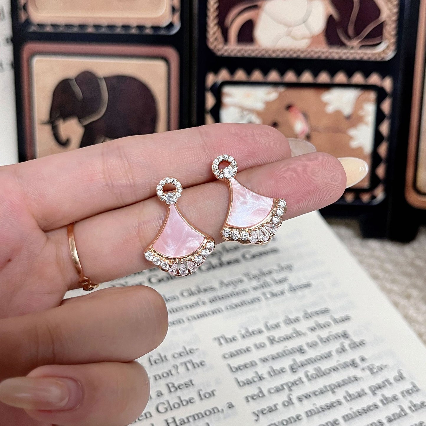 A Pair Fan Shape Earrings for Sensitive Skin