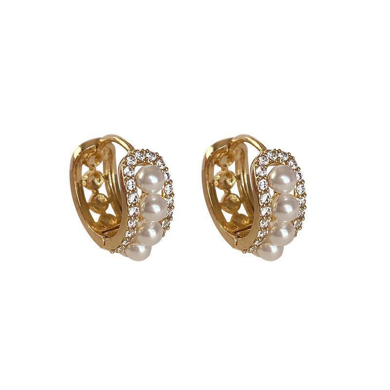 A Pair Round Gold Pearl Earrings